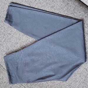 Elevate Embossed Leggings